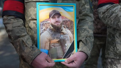 “Хай не плачуть матері, як я”: у Сумах попрощалися з Ярославом Архангельським “Хай не плачуть матері, як я”: у Сумах попрощалися з Ярославом Архангельським