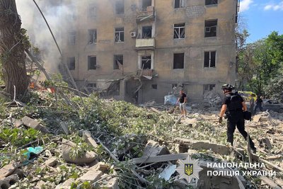 Російські війська влучили у багатоповерхівку у центрі Краматорська, є загиблий та поранені Російські війська влучили у багатоповерхівку у центрі Краматорська, є загиблий та поранені