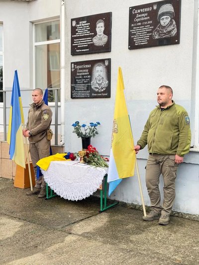 На Одещині відкрили меморіальну дошку загиблому військовому Олександру Тарахтієнку На Одещині відкрили меморіальну дошку загиблому військовому Олександру Тарахтієнку