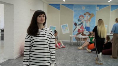 У чернігівському ветеранському просторі "Серцевір" проводять заняття з каністерапії із собакою Лілу У чернігівському ветеранському просторі "Серцевір" проводять заняття з каністерапії із собакою Лілу