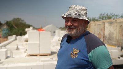 "Вирішили допомогти, чим можемо". Працівники сільради із Закарпаття під час відпустки приїхали відбудовувати Херсонщину "Вирішили допомогти, чим можемо". Працівники сільради із Закарпаття під час відпустки приїхали відбудовувати Херсонщину