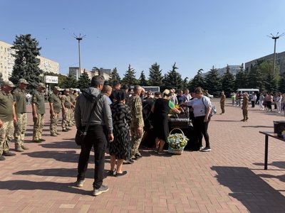 На Миколаївщині попрощались з військовослужбовцем Володимиром Булавіним На Миколаївщині попрощались з військовослужбовцем Володимиром Булавіним