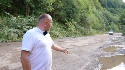 Голова Пасічнянської громади Андрій Гунда, Івано-Франківщина, дорога до Буковелю Голова Пасічнянської громади Андрій Гунда, Івано-Франківщина, дорога до Буковелю