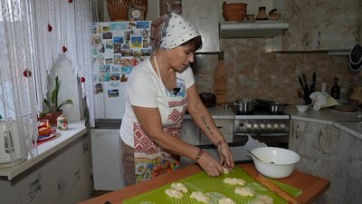 "Нині ця випічка призабута": жителька Кіровоградщини готує різдвяний книш за маминим рецептом "Нині ця випічка призабута": жителька Кіровоградщини готує різдвяний книш за маминим рецептом