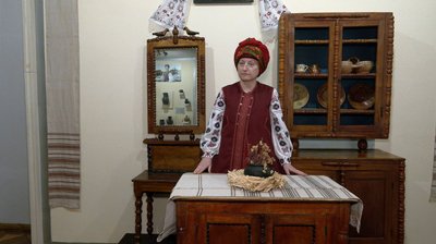 Історія, яку можна вдягнути: у Черкаському краєзнавчому музеї з'явилася нова послуга Історія, яку можна вдягнути: у Черкаському краєзнавчому музеї з'явилася нова послуга