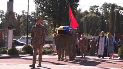 У Житомирі попрощалися із музикантом військового оркестру 95 бригади Сергієм Хімачем У Житомирі попрощалися із музикантом військового оркестру 95 бригади Сергієм Хімачем