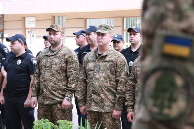 На Вінниччині відкрили меморіальну дошку загиблому бійцю Юрію Любарцю На Вінниччині відкрили меморіальну дошку загиблому бійцю Юрію Любарцю