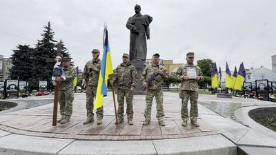 Загинув в Курській області: з солдатом Віктором Романюком попрощалися у Рівному Загинув в Курській області: з солдатом Віктором Романюком попрощалися у Рівному