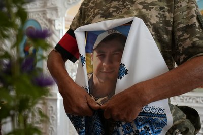 Сумська громада провела в останню путь двох військовослужбовців Сумська громада провела в останню путь двох військовослужбовців