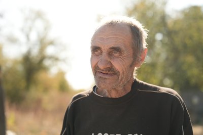 "Я хочу сам жити". Як живе чоловік, який оселився на Сумщині подалі від людей "Я хочу сам жити". Як живе чоловік, який оселився на Сумщині подалі від людей