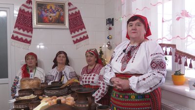 Жителька Копачинців Галина Попадюк Жителька Копачинців Галина Попадюк