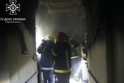 Евакуювали 24 людини та кота: в Одесі ліквідували пожежу в хостелі