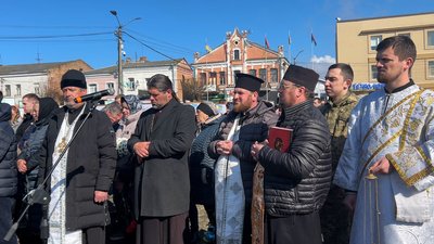 "Був майстром на всі руки": на Рівненщині попрощалися із солдатом Михайлом Климюком "Був майстром на всі руки": на Рівненщині попрощалися із солдатом Михайлом Климюком