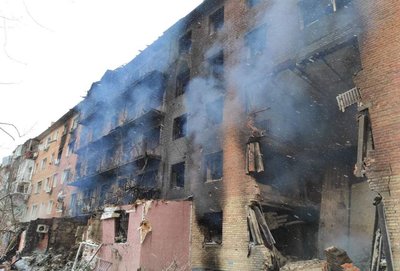 Хвилею винесло до вхідних дверей. Жителі зруйнованого будинку у Василькові згадають, перші дні вторгнення