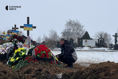 “Кров ллється рікою”: на військовому секторі одеського кладовища хоронять загиблих на фронті “Кров ллється рікою”: на військовому секторі одеського кладовища хоронять загиблих на фронті