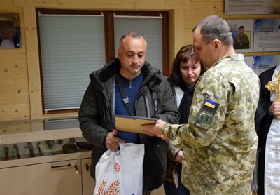 Погони загиблого прикордонника Олександра Новосада з Волині вручили його батькам Погони загиблого прикордонника Олександра Новосада з Волині вручили його батькам