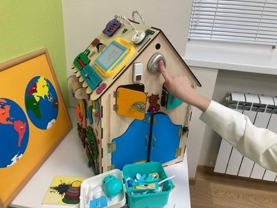 Busy board у Центрі захисту прав дитини в Харкові Busy board у Центрі захисту прав дитини в Харкові