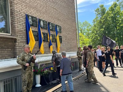 У Криворізькому районі відкрили меморіальні дошки загиблим військовим У Криворізькому районі відкрили меморіальні дошки загиблим військовим