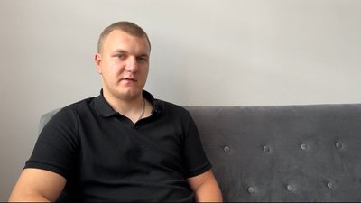 Гроші для родин зниклих безвісти передали молодята з Рівненщини, які розіграли шампанське Гроші для родин зниклих безвісти передали молодята з Рівненщини, які розіграли шампанське