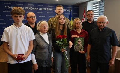 Посмертно відзначили нагородами десятьох військовослужбовців з Рівненщини Посмертно відзначили нагородами десятьох військовослужбовців з Рівненщини