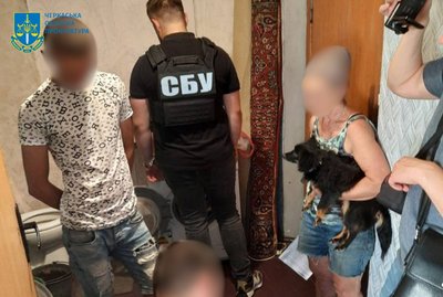 1000 доларів США за підпал автівки Сил оборони: на Черкащині затримали підозрюваного 1000 доларів США за підпал автівки Сил оборони: на Черкащині затримали підозрюваного