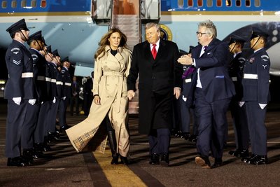 Трамп прибув до Великої Британії: перші кадри з Лондона Трамп прибув до Великої Британії: перші кадри з Лондона