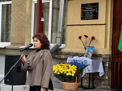 Меморіальна дошка Володимиру Мирошниченку у Харкові Меморіальна дошка Володимиру Мирошниченку у Харкові