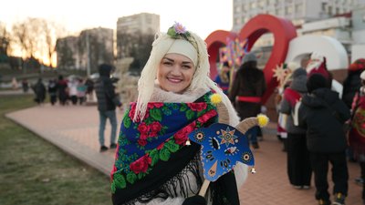 Водили козу та співали колядки: як у Сумах пройшов різдвяний вертеп Водили козу та співали колядки: як у Сумах пройшов різдвяний вертеп