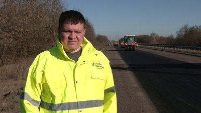 "Зараз погода дозволяє — іде облаштування всієї траси": на Рівненщині розпочали ямковий ремонт доріг "Зараз погода дозволяє — іде облаштування всієї траси": на Рівненщині розпочали ямковий ремонт доріг