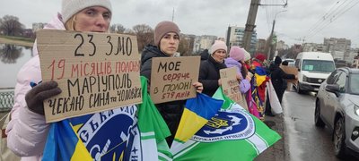 Вікторія щоп'ятниці брала участь в акції "Поверніть Героїв з полону" у Хмельницькому Вікторія щоп'ятниці брала участь в акції "Поверніть Героїв з полону" у Хмельницькому