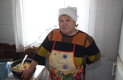 Волонтерка Олена Глов’юк з Хмельниччини готує їжу для військових упродовж чотирьох місяців Волонтерка Олена Глов’юк з Хмельниччини готує їжу для військових упродовж чотирьох місяців