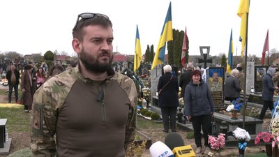Мріяв одягнути вишиванку і навідати маму: з воїном зі Шрі-Ланки попрощалися на Рівненщині Мріяв одягнути вишиванку і навідати маму: з воїном зі Шрі-Ланки попрощалися на Рівненщині