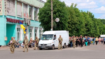 Прощання з Андрієм Лазоренком у Сновську на Чернігівщині 21 травня 2024 року Прощання з Андрієм Лазоренком у Сновську на Чернігівщині 21 травня 2024 року