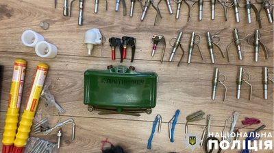 У Херсоні затримали чоловіка, який вдома зберігав арсенал У Херсоні затримали чоловіка, який вдома зберігав арсенал