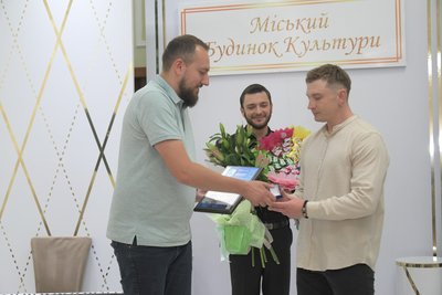 Двом театралам вручили премію імені Олександра Храпаченка у Рівному. Що вони розповіли про нагороду Двом театралам вручили премію імені Олександра Храпаченка у Рівному. Що вони розповіли про нагороду