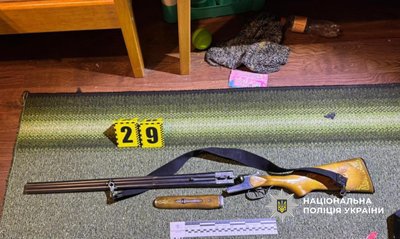 На Одещині військовослужбовця підозрюють у замаху на вбивство тещі: у його будинку знайшли арсенал зброї
