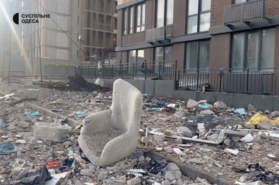 Пошкоджені житлові будинки, крамниці та меблеве підприємство: наслідки вечірньої атаки РФ по Одесі Пошкоджені житлові будинки, крамниці та меблеве підприємство: наслідки вечірньої атаки РФ по Одесі