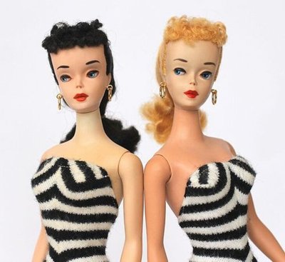 Еволюція Barbie: як фемінізм та суспільні процеси змінювали ляльку від 1950-х до кінопрем’єри з Марго Роббі Еволюція Barbie: як фемінізм та суспільні процеси змінювали ляльку від 1950-х до кінопрем’єри з Марго Роббі