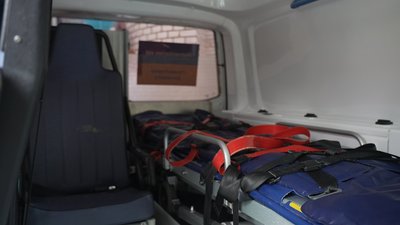 Дитячій лікарні у Сумах волонтери передали реанімобіль Дитячій лікарні у Сумах волонтери передали реанімобіль