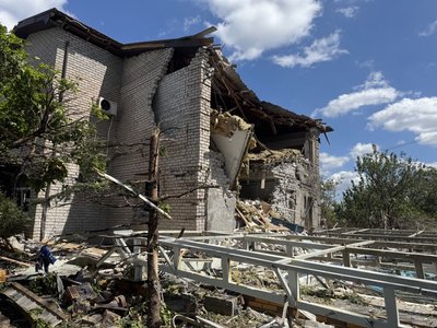 "Вогняні фаєри залетіли у кімнату". Російська армія вдарила дронами по Кривому Рогу: що відбувається на місцях обстрілу "Вогняні фаєри залетіли у кімнату". Російська армія вдарила дронами по Кривому Рогу: що відбувається на місцях обстрілу