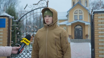 "Передаєш шматочок надії і тепла": в Сумах роздають Вифлеємський вогонь "Передаєш шматочок надії і тепла": в Сумах роздають Вифлеємський вогонь