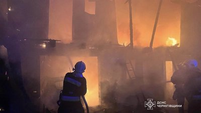 Хлопця госпіталізували з опіками обличчя та рук: у Седневі на Чернігівщині горіла господарча будівля Хлопця госпіталізували з опіками обличчя та рук: у Седневі на Чернігівщині горіла господарча будівля