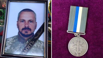 Понад два роки вважали зниклим безвісти. У Кропивницькому попрощалися з Віталієм Цапенком Понад два роки вважали зниклим безвісти. У Кропивницькому попрощалися з Віталієм Цапенком