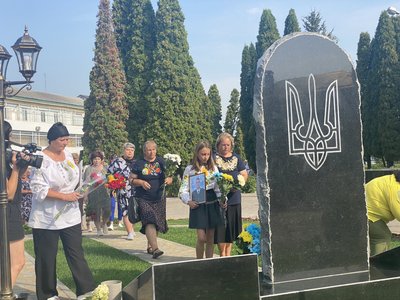У Пулинах на Житомирщині вшанували пам'ять полеглих героїв У Пулинах на Житомирщині вшанували пам'ять полеглих героїв