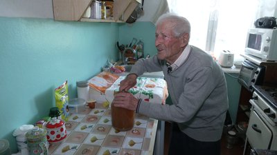 У 95 співає у хорі і щодня їздить велосипедом: історія життя Миколи Шумейка з Рівненщини У 95 співає у хорі і щодня їздить велосипедом: історія життя Миколи Шумейка з Рівненщини