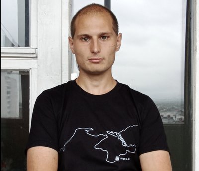 "Через символи ми можемо руйнувати російську пропаганду", — Арсеній Чугуй про нові графічні композиції з міст Криму "Через символи ми можемо руйнувати російську пропаганду", — Арсеній Чугуй про нові графічні композиції з міст Криму