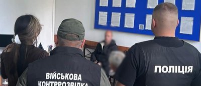 48-річний хмельничанин, посилаючись нібито на свої зв’язки у регіональній ВСП, гарантував позитивно розв'язати питання СЗЧ 48-річний хмельничанин, посилаючись нібито на свої зв’язки у регіональній ВСП, гарантував позитивно розв'язати питання СЗЧ