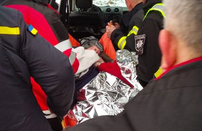 На Львівщині 2 березня троє чоловіків провалилися під лід: двох із них госпіталізували На Львівщині 2 березня троє чоловіків провалилися під лід: двох із них госпіталізували
