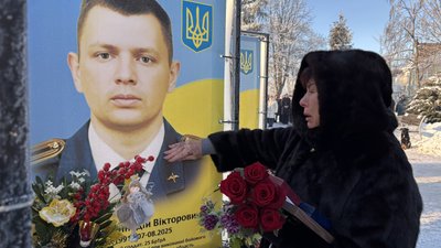 На Вінниччині рідним загиблого Геннадія Міскевича вручили посмертні нагороди На Вінниччині рідним загиблого Геннадія Міскевича вручили посмертні нагороди