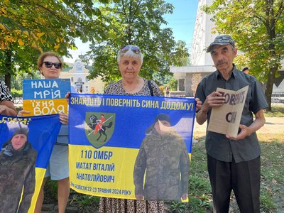 У Черкасах відбулася акція "Не мовчи — полон вбиває" У Черкасах відбулася акція "Не мовчи — полон вбиває"